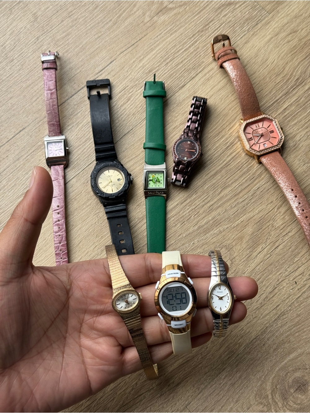 Assorted Women’s Fashion Watches - Mixed Colors Watch lot 8 watches working